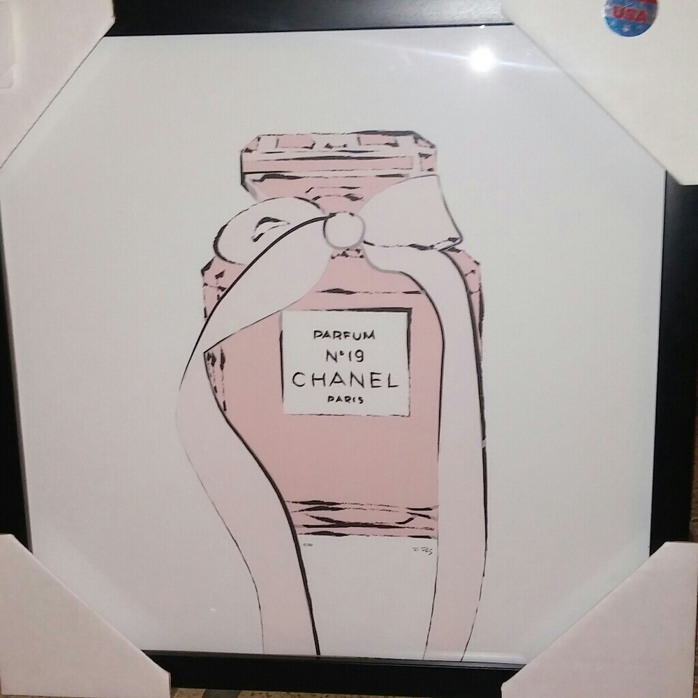 SUPREME FAIRCHILD PARIS WALL ART Chanel.    92/100